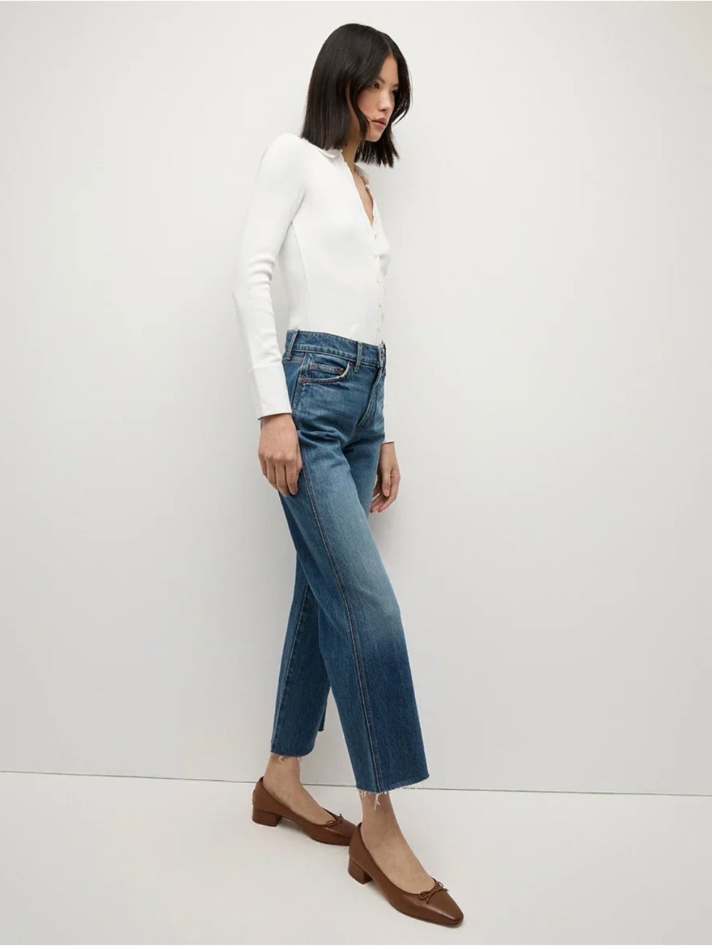 Veronica Beard Dylan Cropped Straight-Leg Jeans in Medium Blue